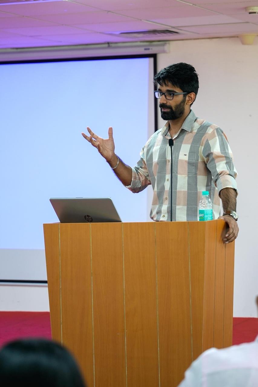 Shivam Singh, founder of WiseGuy XL, presenting on SEO